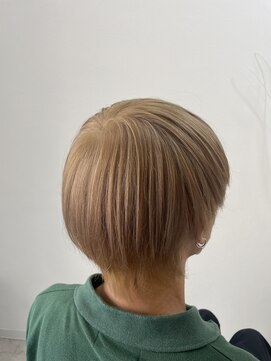 ラビス クローバー(Lovis clover) 魅力倍増カール/セミディ/シアーカラー/ショートヘア/姫カット