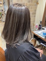 ネオリーブエム(Neolive em;)&nbsp;コントラストハイライト　グレージュカラー