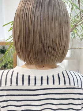 ロア インターナショナル 新宿店(LoA International) ミルクティーカラー