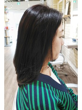 アエラスラナ 相模大野(Aeolus Lana) 毛流れをいかしたレイヤースタイル