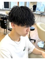 ビカム 名駅(become)&nbsp;緩め　波巻きパーマ　ツイストスパイラル　縦落ち　マッシュ