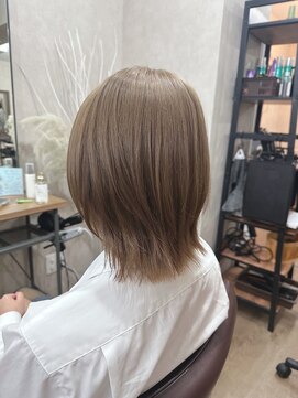 アルレン(Allen) ブロンドオリーブベージュ【宇都宮/ミルクティー/ブリーチ】