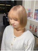 12400フェザーショートミルクティーベージュタンバルモリボブ