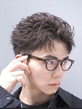 フィフス 天神大名(fifth) 天神大名フェザーパーマメンズカットセンターパート30代19時以降