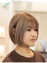 コモレビ(ko.mo.re.bi)&nbsp;船橋・骨格補正カット｜柔らかな前下がりショートボブ