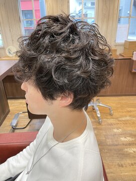 アムール 二子玉川(Amour) ツーブロックショート/ランダムパーマ/ナチュラルアッシュ