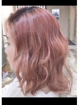 アニスミュゼ(anis musee) 個性的！ピンクホワイト