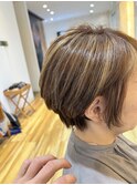白髪ぼかしハイライト+ショートボブ
