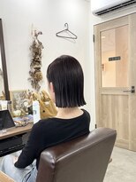 ホンネ(honne.)&nbsp;切りっぱなしショートヘア×ダークピンク