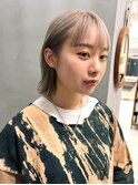 ボブ　ブロンド　ミルクティーベージュ　ブリーチ
