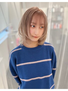 ナナ(NANA) ベージュ/ブリーチ/カラー/レイヤーカット