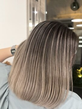 レディアル 大宮(REDEAL ope.) 白髪ぼかしバレイヤージュ