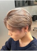 メンズ刈り上げセンターパートフェザーパーマブリーチカラー