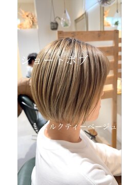 チャーム(Charm) ショートボブ／ミルクティー