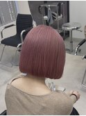 淡いピンクベージュ