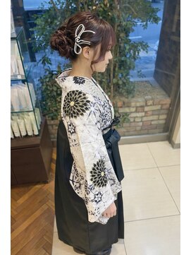 ファーレンピュアスウィート(fahren-pure-suite) 袴スタイル編み込みシニヨンアレンジ