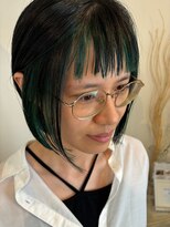 ロッカ(ROCCA) ハイライトカラーエッジィグリーンボブ