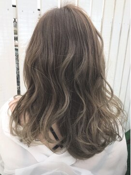 フォーク(FOLK) 恵比寿＿YAMATO 外国人風ハイライト_アッシュベージュ