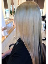 メタ(META)&nbsp;抜け感のあるミルクティーベージュカラ―