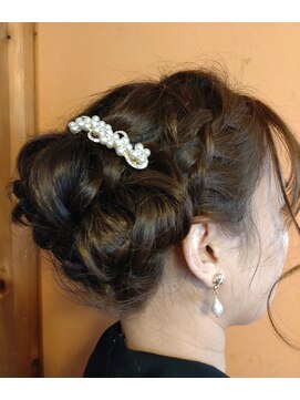 ビービーエム(B.B M) Ｈａｐｐｙ♪ゆる編み込アップ