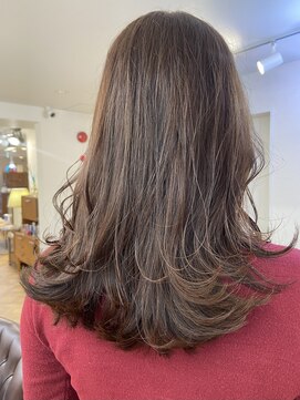 インビテーション(invitation) ロングレイヤー・オリーブブラウン・オリーブカラー