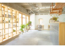 髪質改善についてもっと知りたいと言う方に、メニューや取扱い商材の詳しい情報をご用意しています♪