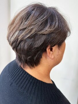 アルファ インタラクティブ エム フラワー(ALUFA interactive.M Flower) 30代40代50代脱白髪染めハイライトカラーグレージュショート