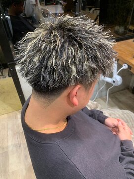 シフト(SHEEFT) ツイストスパイラルパーマ刈り上げカジュアル ブリーチデザイン