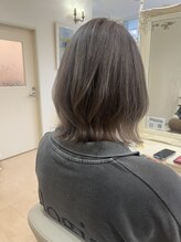 リラックスビューティーサロン グロー(GLOW) アッシュグレージュ×くびれミディアム