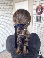 フェリーチェ(Felice)&nbsp;ツイン編みおろし 参列ヘア イベントヘア 推し活ヘア ライブヘア