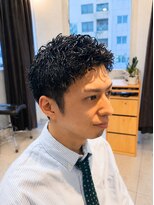 マジック(magic)&nbsp;強すぎないカールで魅せる、大人の色気ピンパーマ