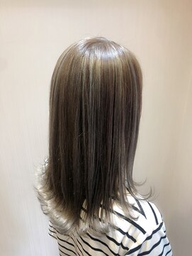 ヘアーアンドビュー ティーリタ 蕨(RITA) 太めハイライト×グレー