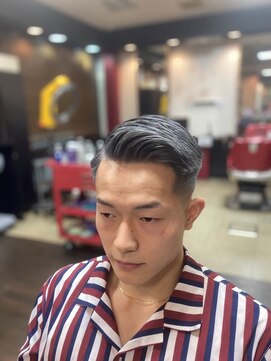 バーバーファースト(BARBER FIRST) アッシュカラー×フェードスタイル