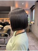 黒髪ボブ　小顔カット　平行ボブ　重めカット　プツンとボブ