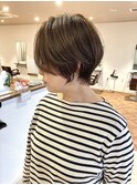 スッキリ可愛いクビレショート