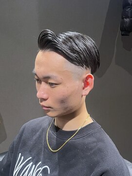 ビーダンディー(Bee dandy) ビジネススキンフェード ツーブロックショート 七三オールバック