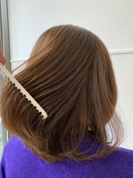 エース(ACE)の写真/【港中央通り/9：30～】大人女性の為のグレイカラーをご提案。髪に優しい薬剤を使用しうるツヤ髪を実現♪