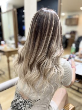 ミラシィ 成田(Mirashy) ハイライトカラーミルクティーベージュレイヤーカット
