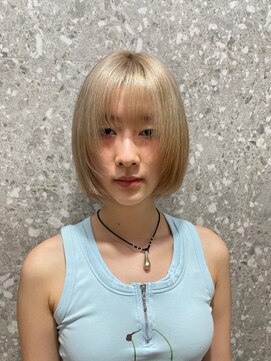 サンク 原宿 表参道(cinq) ショートヘア×ハイトーンカラー