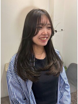 ロッカ(ROCCA) アプリコットオレンジシースルーバング×ナチュラルロング