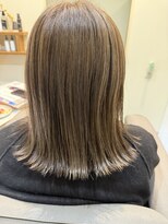 シー 浜松三方原店(She)&nbsp;白髪ぼかしハイライト　ミディアム　３０代　４０代　５０代