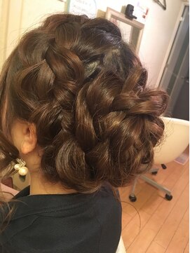 ヘアーセット モコロ(Hair Set MOCORO) 編み込みのアップ