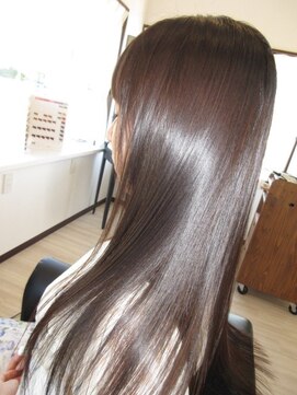 コア フィール ア デイ(COIFFURE A DAY) スイングするストレートヘア