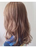 夏カラー 大人かわいい ピンクベージュ