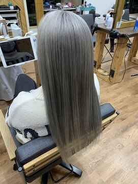 ルッカヘアガーデン バイ ラッシュゴールド(RUCCA HAIR GARDEN by LUSH GOLD) 外国人風ホワイトベージュ