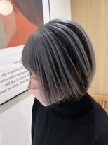 アース コアフュールボーテ 新潟紫竹山店(EARTH coiffure beaute)&nbsp;ダークグレーアッシュハイライトカラーボブ切りっぱなし