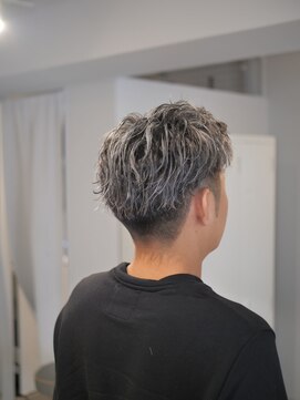 グットルーズトウキョウ(GOOD LOOSE TOKYO) ツイスパ/フェザーパーマ/ホワイトメッシュ/シルバー