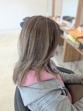 ストーリアエフ カミトザッカ(storia.f kami to zakka) 白髪ぼかしハイライト