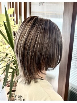 ビューティシモ 入間(Beautissimo) ショートウルフ　アッシュ系ハイライト