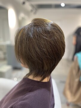 白髪ぼかしハイライトカラー30代40代50代くびれショートボブ